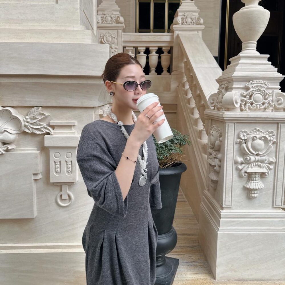 Minimalist Charcoal Knit Dress – Effortlessly Chic Everyday Look